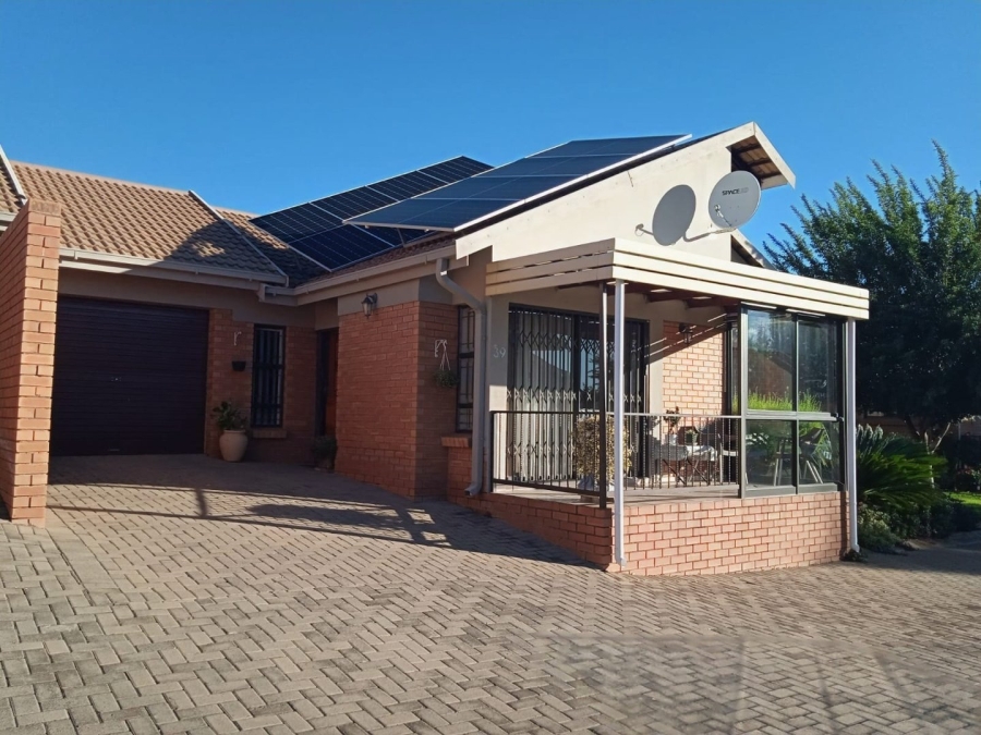 2 Bedroom Property for Sale in Vredenhof Sh Free State